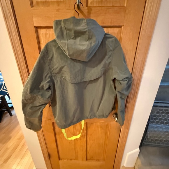 Lululemon Convertible Ripstop Hiking Jacket Laurel Green Removable Sleeves 10 - Picture 3 of 4